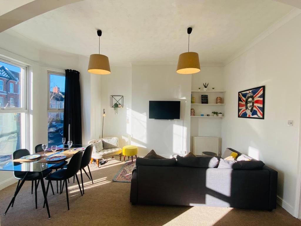 Unique Sea View Apartment Hastings Esterno foto